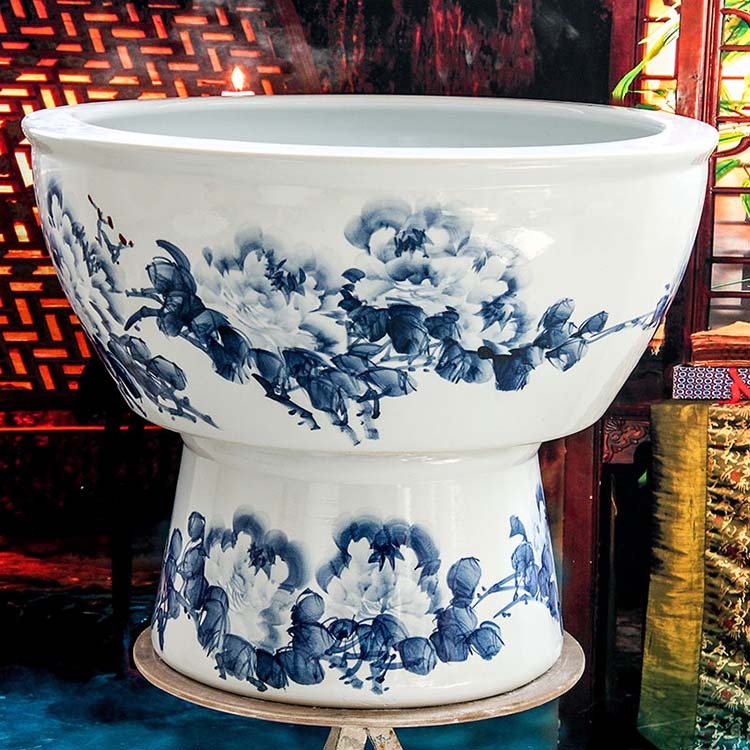 景德鎮手繪青花牡丹陶瓷魚缸-側面