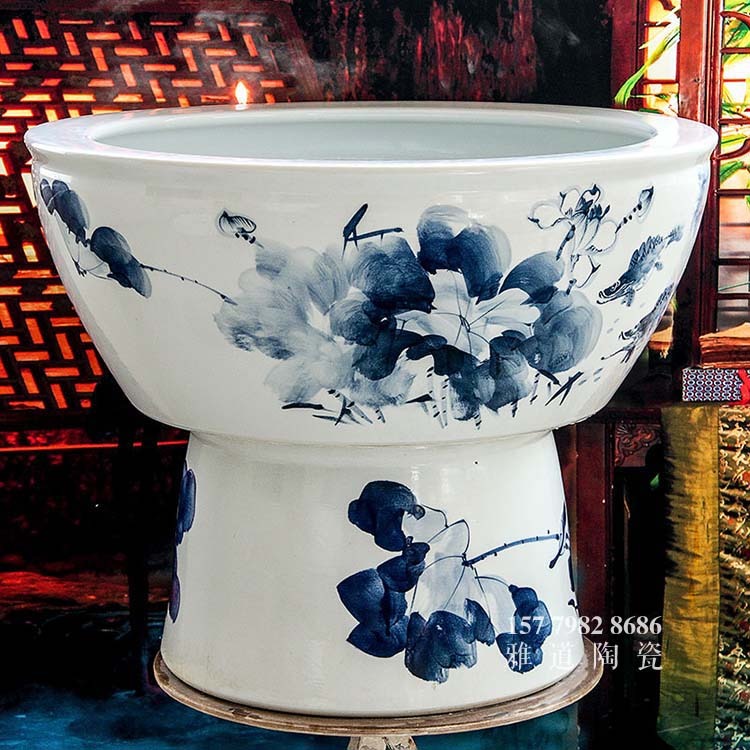 景德鎮手繪陶瓷大魚缸和為貴
