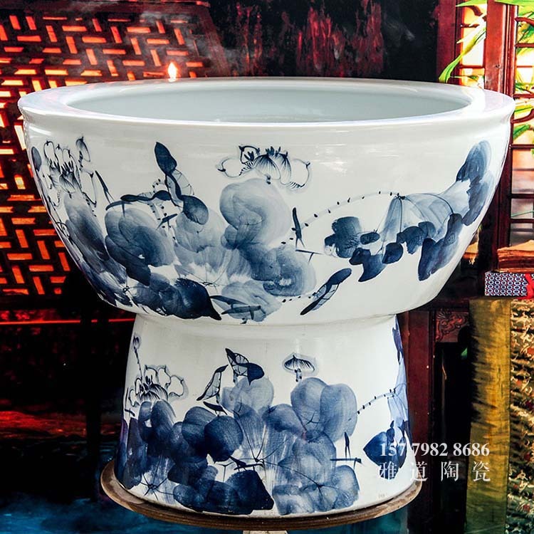 景德鎮手繪陶瓷大魚缸和為貴
