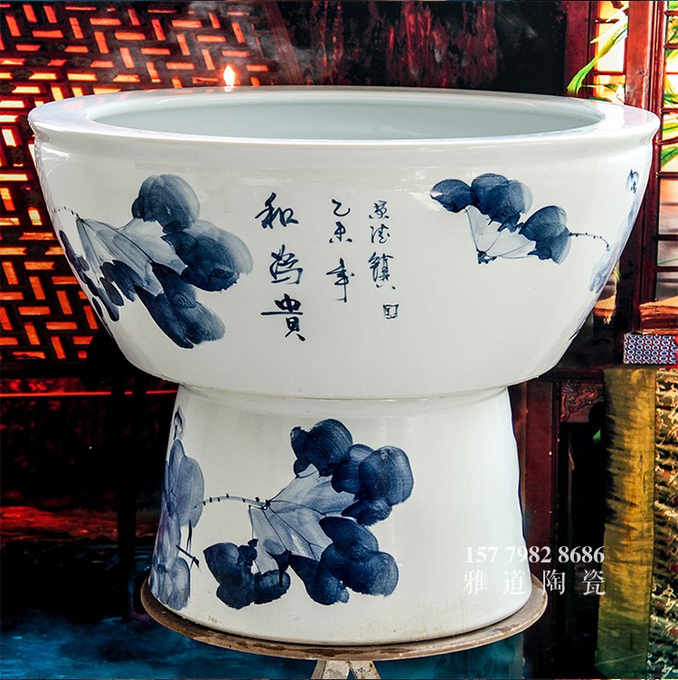 景德鎮手繪陶瓷大魚缸和為貴
