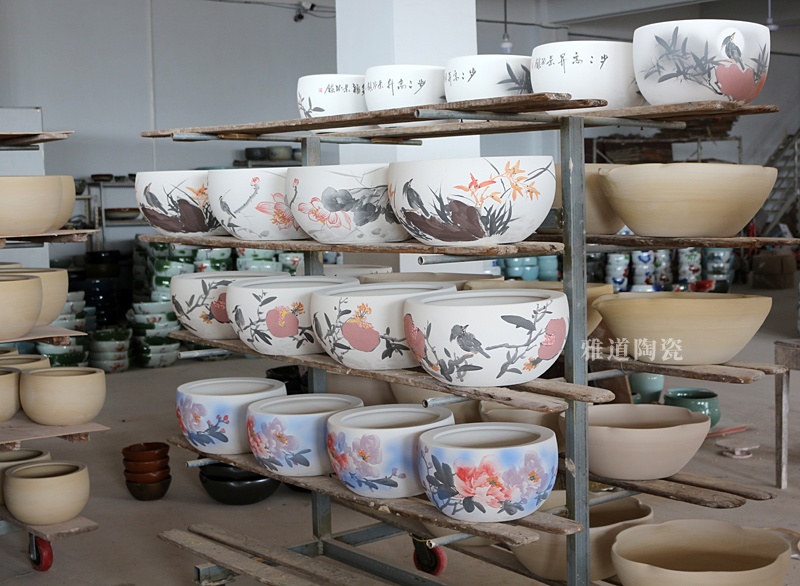 景德鎮手繪陶瓷聚寶盆制作